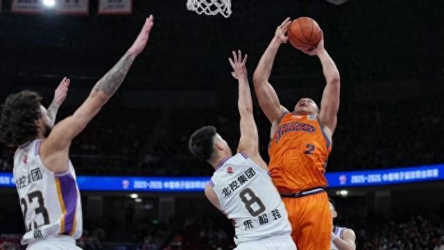 五人得分上双！上海久事男篮主场战胜北控队