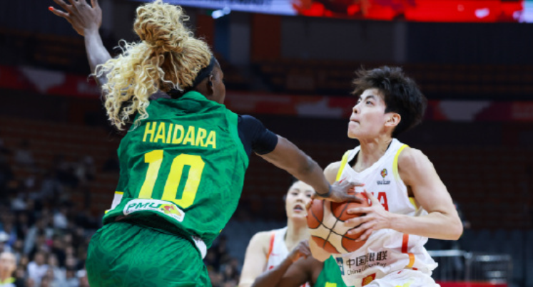 首秀砍大号两双！李月汝已是世界级中锋，中国女篮开门红