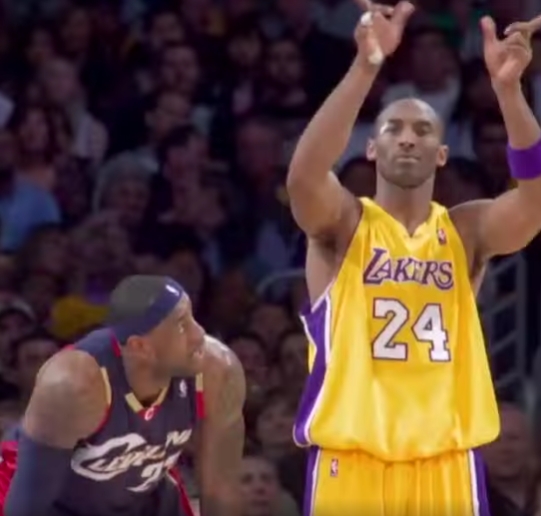 詹姆斯怀念科比:他比划手势耍得我一愣一愣 但那其实是拉开单干